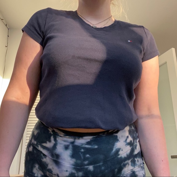 *TOMMY HILFIGER* Classic Navy Blue Tee Shirt - Picture 2 of 5